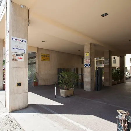 Astoria Deluxe בית הארחה בולוניה